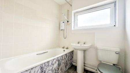 2 bedroom Flat to let in Highbridge Road, Burnham-on-Sea
