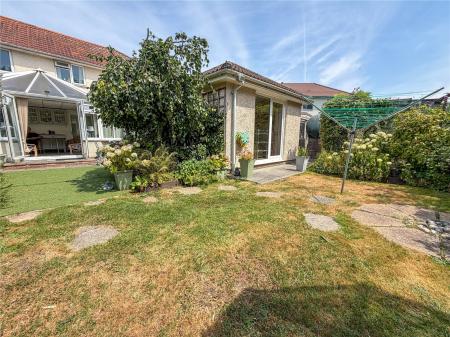 4 bedroom Semi-detached house for sale in Manor Close, East Brent