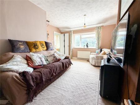 4 bedroom Semi-detached house for sale in Manor Close, East Brent
