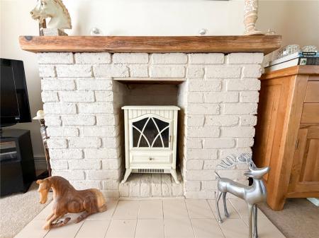 4 bedroom Semi-detached house for sale in Manor Close, East Brent
