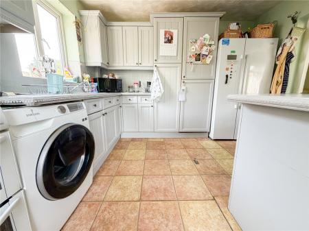 4 bedroom Semi-detached house for sale in Manor Close, East Brent