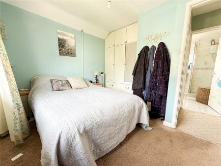 4 bedroom Semi-detached house for sale in Manor Close, East Brent