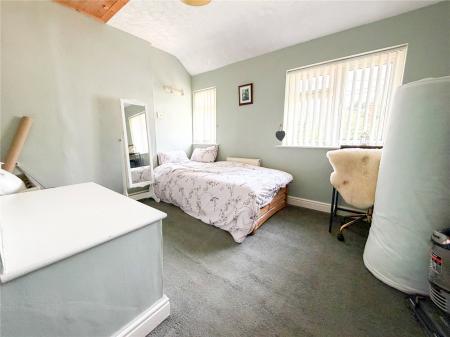 4 bedroom Semi-detached house for sale in Manor Close, East Brent