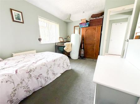 4 bedroom Semi-detached house for sale in Manor Close, East Brent
