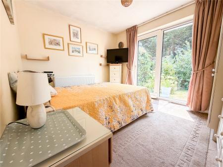 4 bedroom Semi-detached house for sale in Manor Close, East Brent