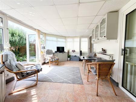 4 bedroom Semi-detached house for sale in Manor Close, East Brent