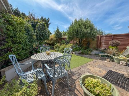 4 bedroom Semi-detached house for sale in Manor Close, East Brent