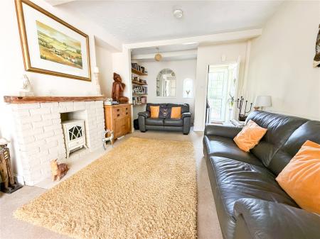 4 bedroom Semi-detached house for sale in Manor Close, East Brent