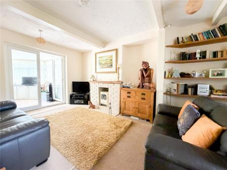4 bedroom Semi-detached house for sale in Manor Close, East Brent