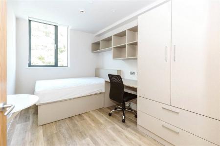 2 bedroom Flat to let in Grove Road, Weston-super-Mare