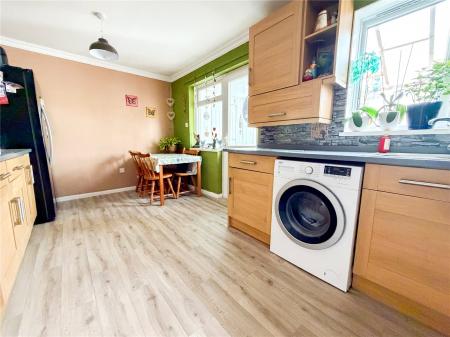 2 bedroom End of terrace house for sale in Stiling Close, Highbridge
