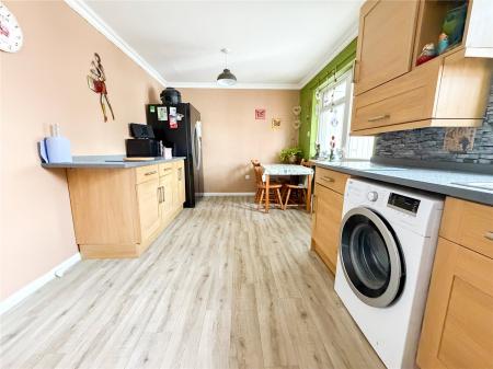 2 bedroom End of terrace house for sale in Stiling Close, Highbridge
