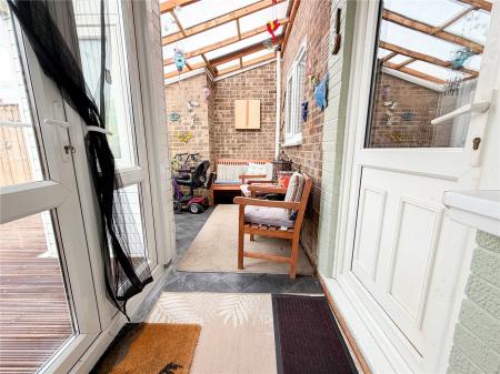 2 bedroom End of terrace house for sale in Stiling Close, Highbridge
