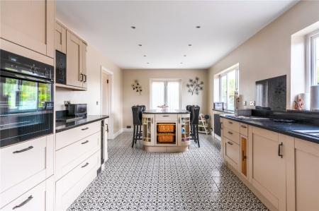 4 bedroom Detached house for sale in Edithmead, Highbridge