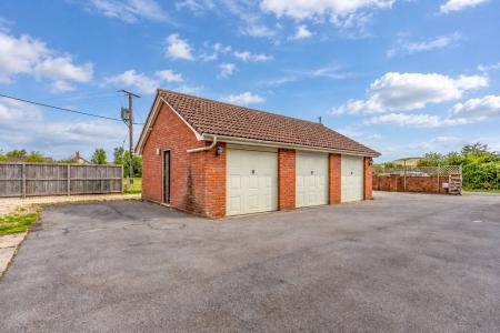 4 bedroom Detached house for sale in Edithmead, Highbridge