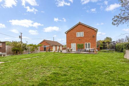 4 bedroom Detached house for sale in Edithmead, Highbridge