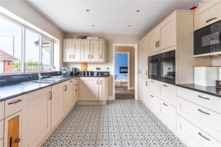 4 bedroom Detached house for sale in Edithmead, Highbridge