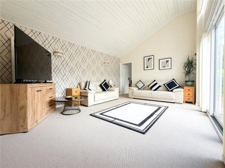 4 bedroom Detached bungalow for sale in Rose Tree Paddock, Berrow
