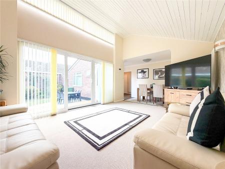 4 bedroom Detached bungalow for sale in Rose Tree Paddock, Berrow