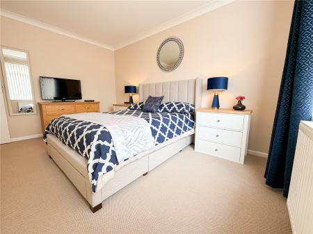 4 bedroom Detached bungalow for sale in Rose Tree Paddock, Berrow