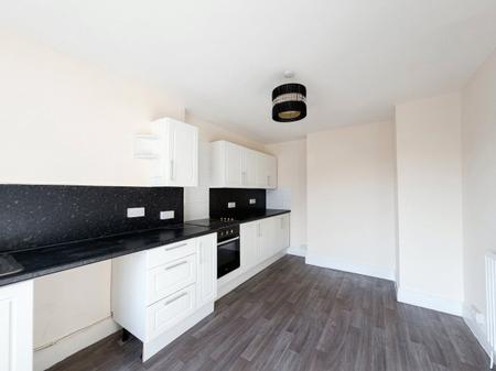 2 bedroom Flat to let in Church Street, Highbridge