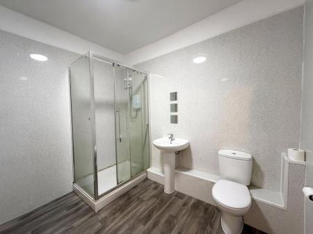 2 bedroom Flat to let in Church Street, Highbridge
