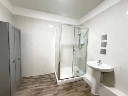 2 bedroom Flat to let in Church Street, Highbridge