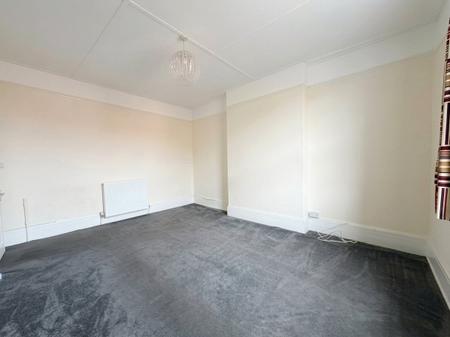 2 bedroom Flat to let in Church Street, Highbridge