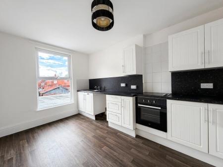 2 bedroom Flat to let in Church Street, Highbridge