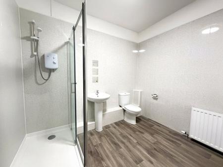 2 bedroom Flat to let in Church Street, Highbridge