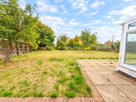 4 bedroom Semi-detached bungalow for sale in Alstone Lane, West Huntspill