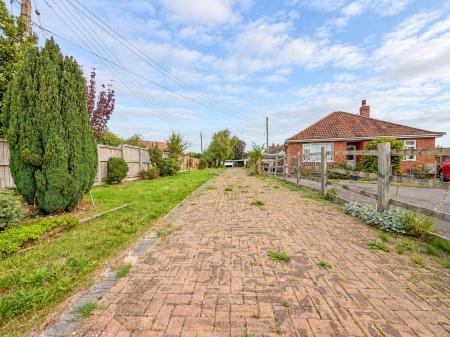 4 bedroom Semi-detached bungalow for sale in Alstone Lane, West Huntspill