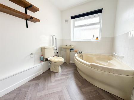 4 bedroom Semi-detached bungalow for sale in Alstone Lane, West Huntspill