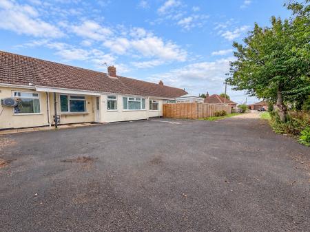 4 bedroom Semi-detached bungalow for sale in Alstone Lane, West Huntspill