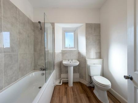 3 bedroom Flat to let in Greenfield Place, Weston-super-Mare