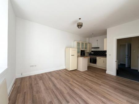 3 bedroom Flat to let in Greenfield Place, Weston-super-Mare