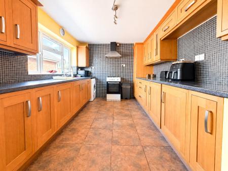 2 bedroom Detached bungalow for sale in Havage Close, Highbridge