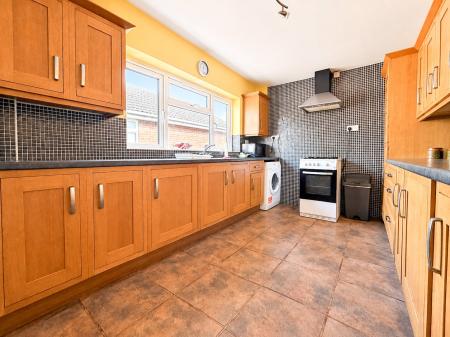 2 bedroom Detached bungalow for sale in Havage Close, Highbridge