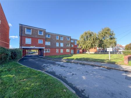 1 bedroom Flat for sale in Highbridge Road, Burnham-on-Sea