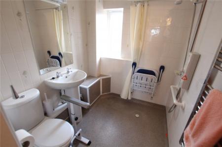 2 bedroom Flat for sale in Avondale Court, Long Beach Road