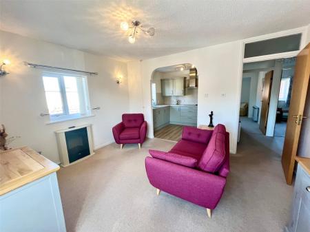 2 bedroom Flat for sale in Avondale Court, Long Beach Road