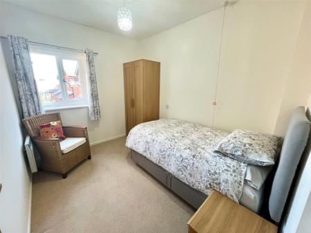 2 bedroom Flat for sale in Avondale Court, Long Beach Road