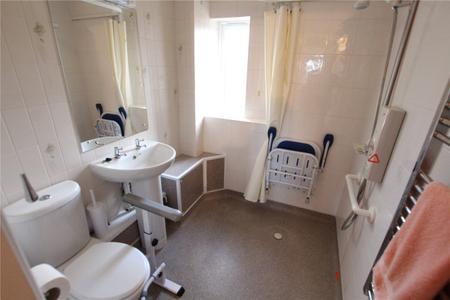 2 bedroom Flat for sale in Avondale Court, Long Beach Road
