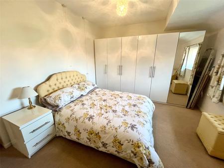 2 bedroom Flat for sale in Avondale Court, Long Beach Road