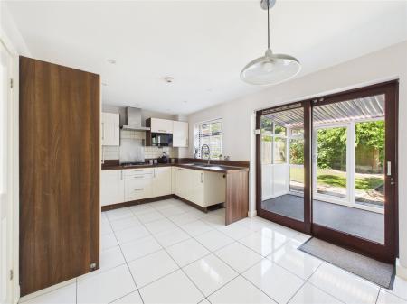 3 bedroom Link detached house for sale in Howes Close, Barrs Court