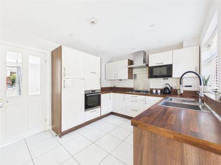 3 bedroom Link detached house for sale in Howes Close, Barrs Court