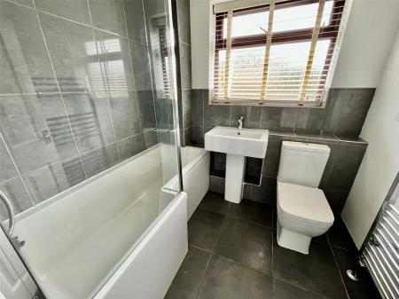 3 bedroom Link detached house for sale in Howes Close, Barrs Court