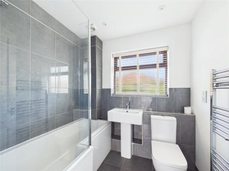 3 bedroom Link detached house for sale in Howes Close, Barrs Court