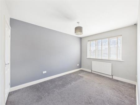 3 bedroom Link detached house for sale in Howes Close, Barrs Court