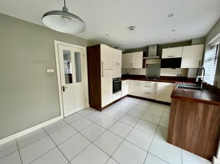 3 bedroom Link detached house for sale in Howes Close, Barrs Court
